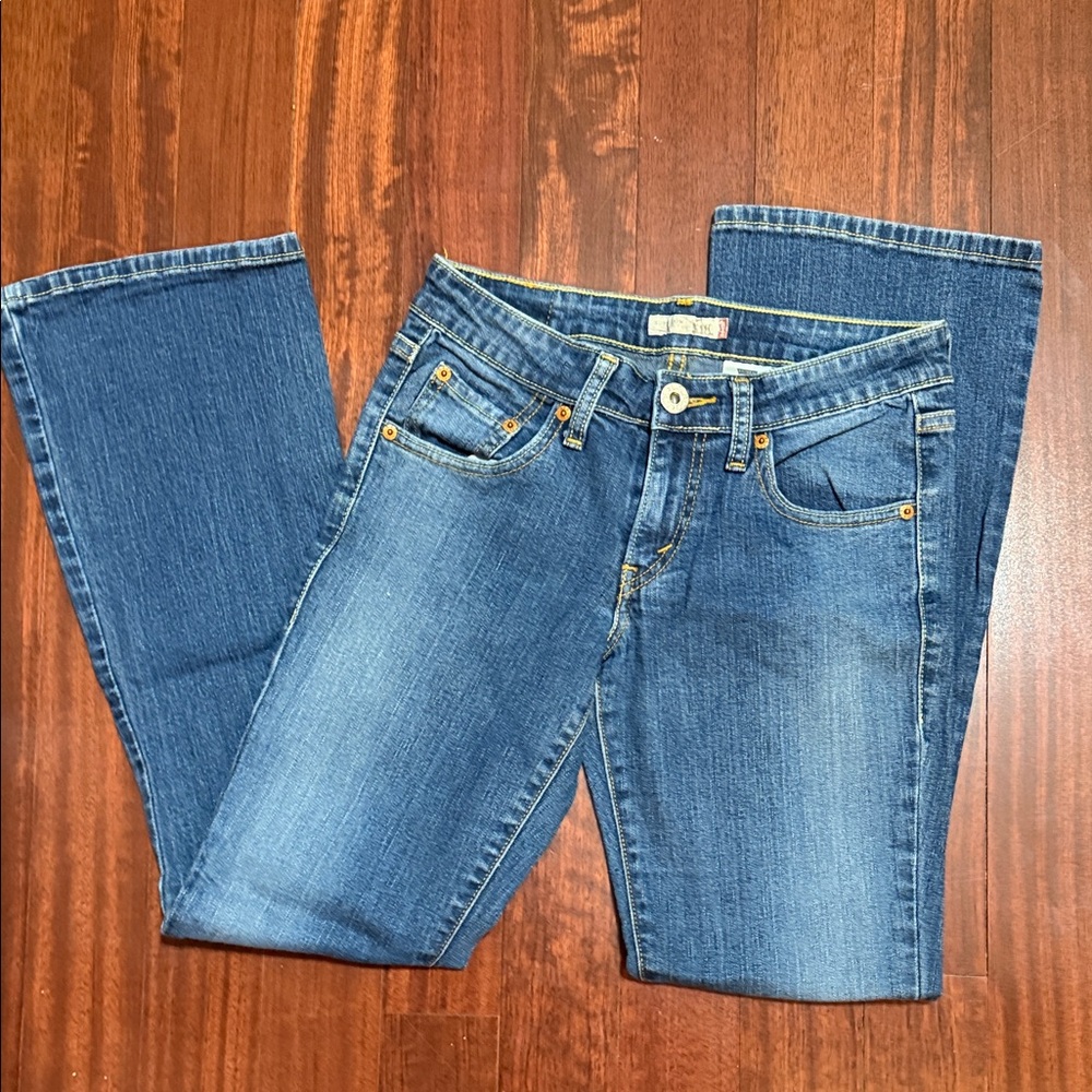 Levi's Classic Indigo Jeans - Picture 4 of 6